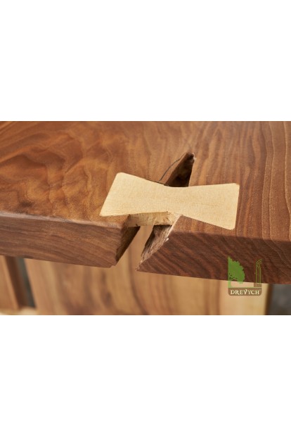 Fastening in a joiner's Swallow's tail